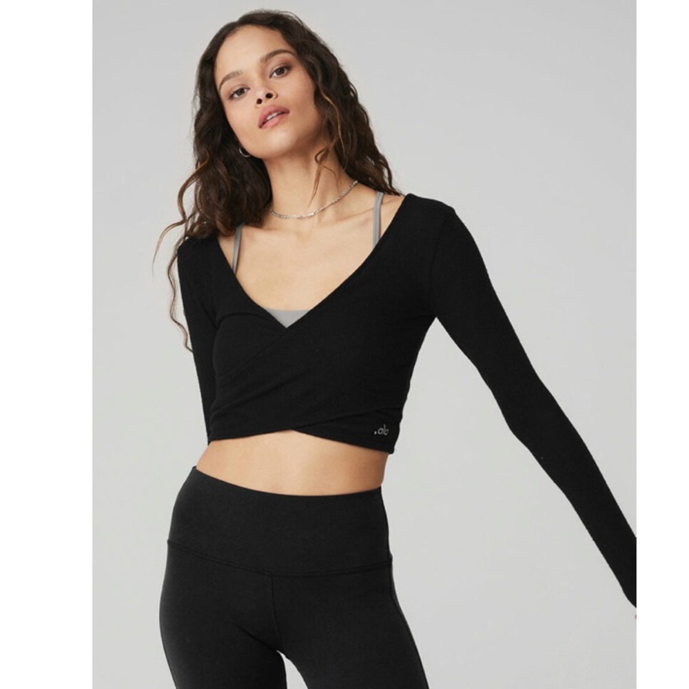 Alo yoga GUC black Amelia Luxe long sleeve crop top